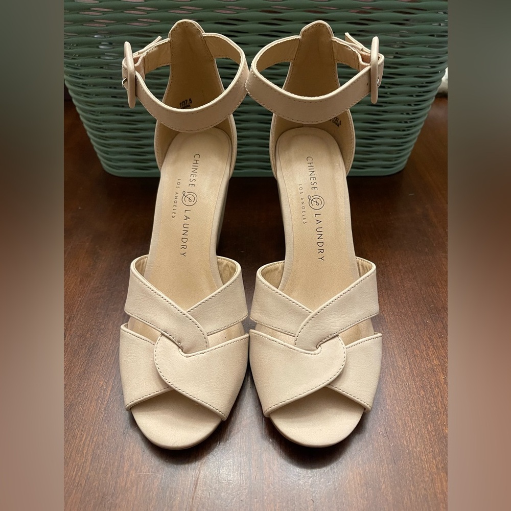 Chinese Laundry Women's Cream Sandals SZ 7 NWOT - Picture 5 of 9